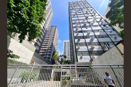 Apartamento à venda com 110m², 3 quartos e 1 vaga Apartamento à venda com 110m², 3 quartos e 1 vagaFachada