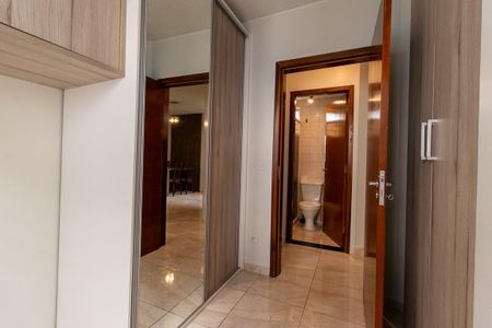 Quarto 1  de apartamento para alugar com 2 quartos, 53m² em Capão Raso, Curitiba