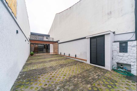 Casa para alugar com 80m², 1 quarto e 3 vagasQuintal e garagem