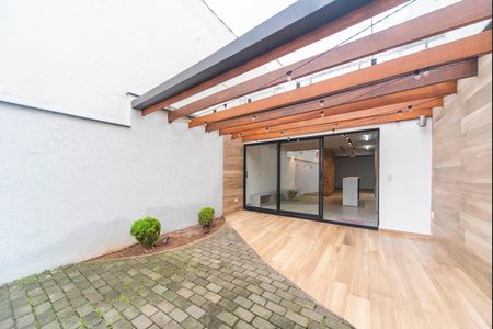 Casa para alugar com 80m², 1 quarto e 3 vagasQuintal e garagem