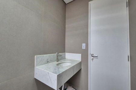 Apartamento à venda com 68m², 2 quartos e 1 vaga Apartamento à venda com 68m², 2 quartos e 1 vagaBanheiro