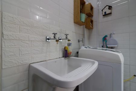 Casa de condomínio à venda com 107m², 3 quartos e 1 vagaÁrea de Serviço