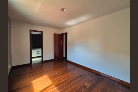 Apartamento à venda com 190m², 4 quartos e 2 vagas Apartamento à venda com 190m², 4 quartos e 2 vagasSuite