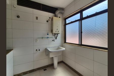 Apartamento à venda com 190m², 4 quartos e 2 vagas Apartamento à venda com 190m², 4 quartos e 2 vagasÁrea de Serviço