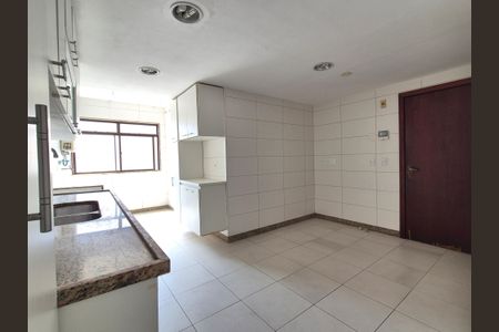 Apartamento à venda com 190m², 4 quartos e 2 vagas Apartamento à venda com 190m², 4 quartos e 2 vagasCozinha