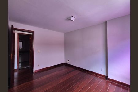 Apartamento à venda com 190m², 4 quartos e 2 vagas Apartamento à venda com 190m², 4 quartos e 2 vagasQuarto 3