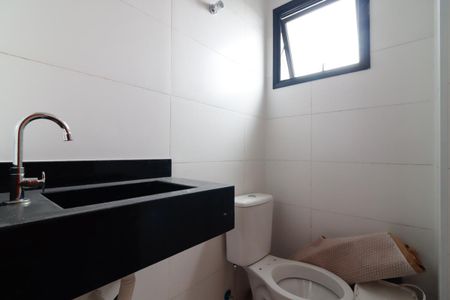 Casa de condomínio à venda com 160m², 3 quartos e 2 vagasBanheiro de serviço