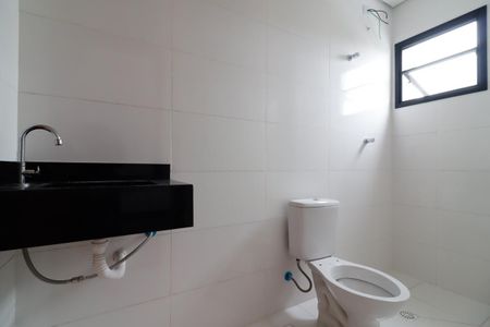 Casa de condomínio à venda com 160m², 3 quartos e 2 vagasBanheiro da Suíte 1