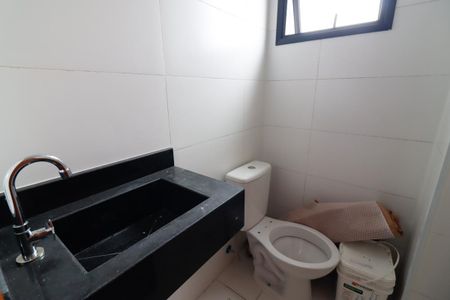 Casa de condomínio à venda com 160m², 3 quartos e 2 vagasBanheiro de serviço