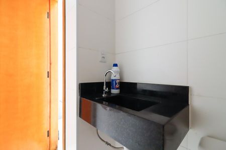 Casa de condomínio à venda com 160m², 3 quartos e 2 vagasLavabo