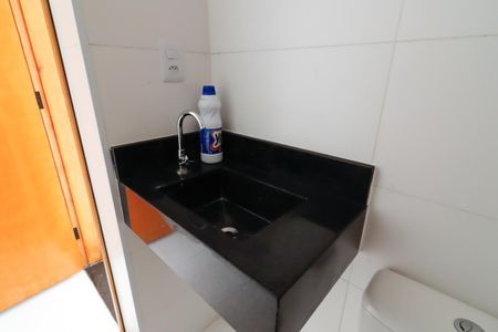 Casa de condomínio à venda com 160m², 3 quartos e 2 vagasLavabo