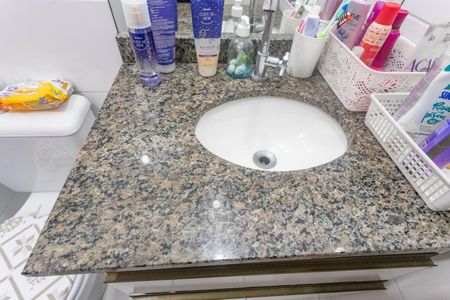 Apartamento à venda com 66m², 2 quartos e 1 vagaBanheiro social 