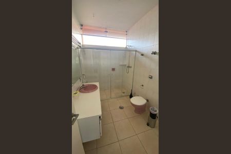 Casa para alugar com 560m², 4 quartos e 4 vagasBanheiro