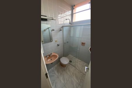 Casa para alugar com 560m², 4 quartos e 4 vagasBanheiro