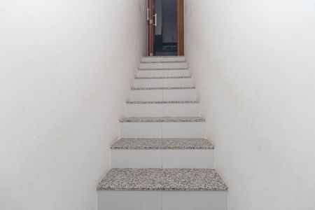 Casa de condomínio para alugar com 54m², 2 quartos e 1 vagaEscada