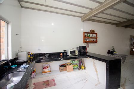 Casa à venda com 242m², 3 quartos e 2 vagas Casa à venda com 242m², 3 quartos e 2 vagasCozinha e Área de Serviço