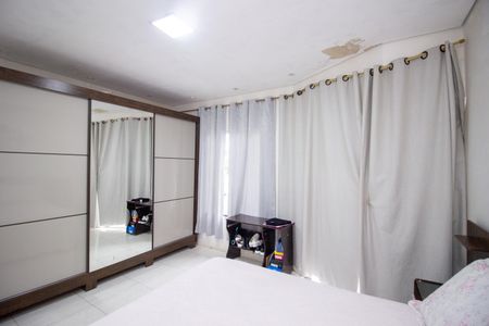 Casa à venda com 242m², 3 quartos e 2 vagas Casa à venda com 242m², 3 quartos e 2 vagasQuarto Suíte
