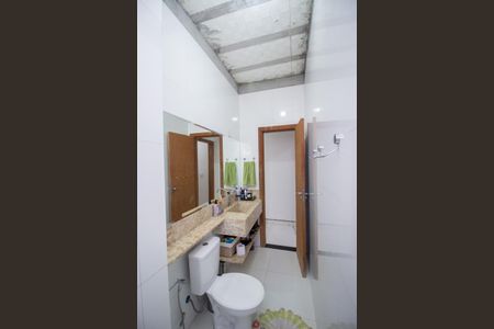 Casa à venda com 242m², 3 quartos e 2 vagas Casa à venda com 242m², 3 quartos e 2 vagasBanheiro Social