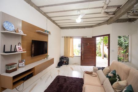 Casa à venda com 242m², 3 quartos e 2 vagas Casa à venda com 242m², 3 quartos e 2 vagasSala