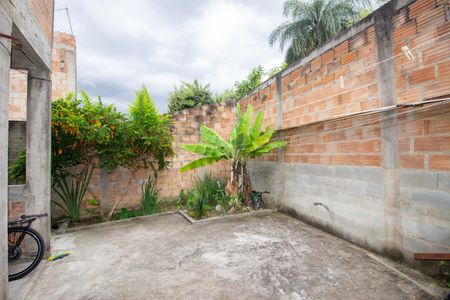 Casa à venda com 242m², 3 quartos e 2 vagas Casa à venda com 242m², 3 quartos e 2 vagasQuintal