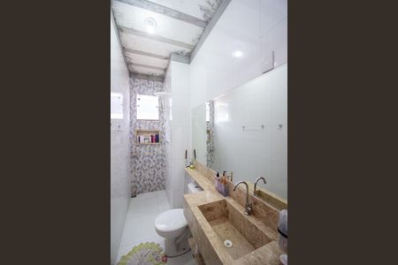 Casa à venda com 242m², 3 quartos e 2 vagas Casa à venda com 242m², 3 quartos e 2 vagasBanheiro Social