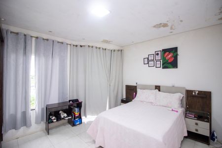 Casa à venda com 242m², 3 quartos e 2 vagas Casa à venda com 242m², 3 quartos e 2 vagasQuarto Suíte