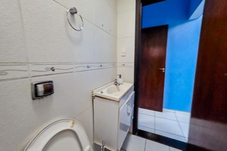 Casa à venda com 220m², 2 quartos e 6 vagas