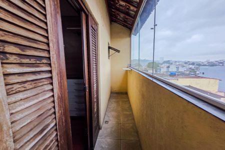 Casa à venda com 220m², 2 quartos e 6 vagas