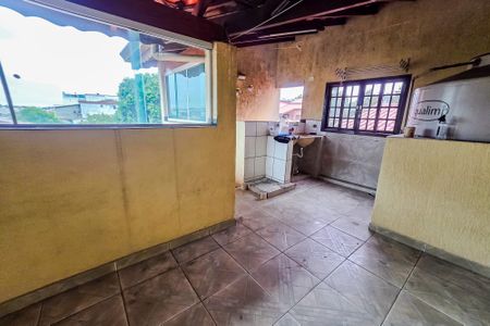 Casa à venda com 220m², 2 quartos e 6 vagas