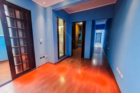 Casa à venda com 220m², 2 quartos e 6 vagas