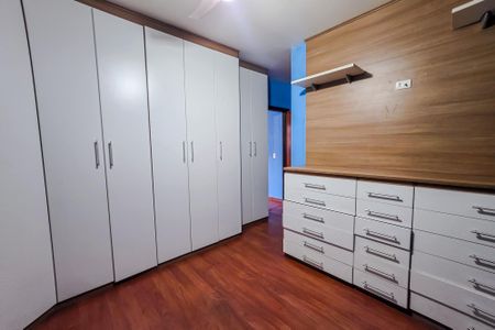 Casa à venda com 220m², 2 quartos e 6 vagas
