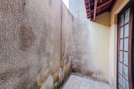 Casa à venda com 220m², 2 quartos e 6 vagas