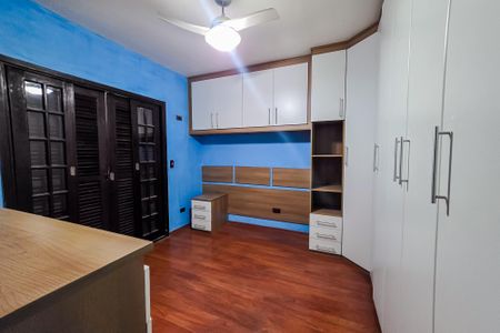 Casa à venda com 220m², 2 quartos e 6 vagas
