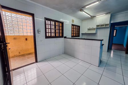 Casa à venda com 220m², 2 quartos e 6 vagas