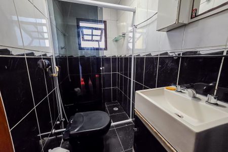 Casa à venda com 220m², 2 quartos e 6 vagas