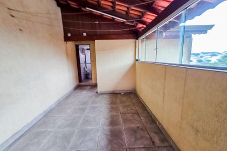 Casa à venda com 220m², 2 quartos e 6 vagas