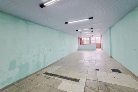 Casa à venda com 220m², 2 quartos e 6 vagas