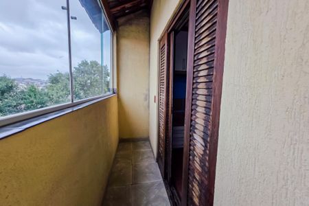 Casa à venda com 220m², 2 quartos e 6 vagas