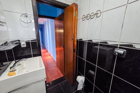 Casa à venda com 220m², 2 quartos e 6 vagas