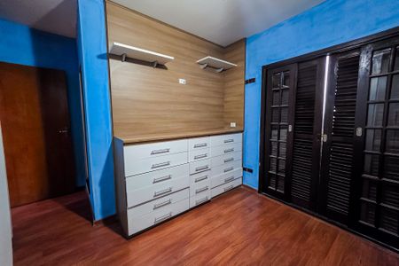 Casa à venda com 220m², 2 quartos e 6 vagas