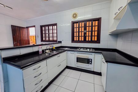 Casa à venda com 2 quartos, 220m² em Parque Novo Oratório, Santo André