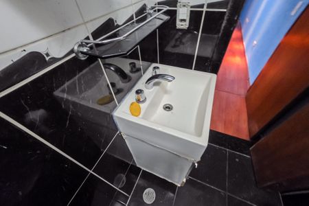 Casa à venda com 220m², 2 quartos e 6 vagas
