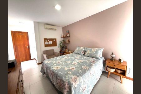 Casa à venda com 4 quartos, 155m² em Itaipu, Niterói