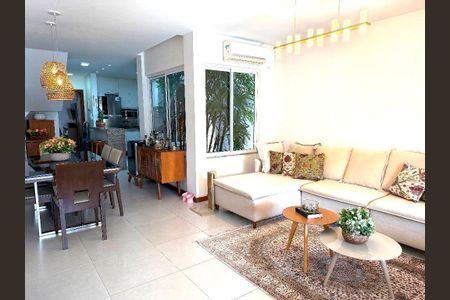 Casa à venda com 4 quartos, 155m² em Itaipu, Niterói