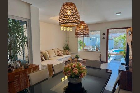 Casa à venda com 4 quartos, 155m² em Itaipu, Niterói