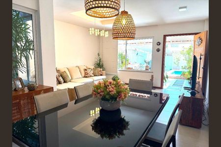 Casa à venda com 4 quartos, 155m² em Itaipu, Niterói