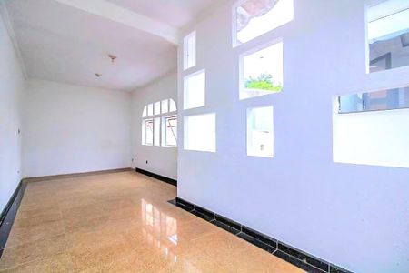 Casa à venda com 4 quartos, 350m² em Jabaquara, São Paulo