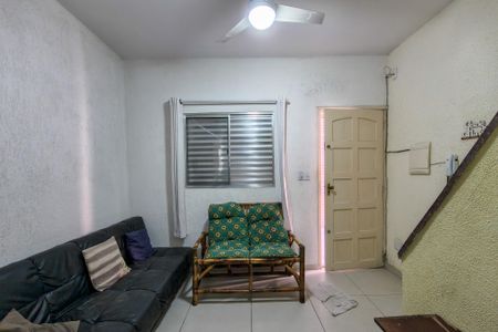 Sala de casa de condomínio para alugar com 2 quartos, 65m² em Cidade Ocian, Praia Grande