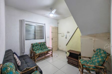 Sala de casa de condomínio para alugar com 2 quartos, 65m² em Cidade Ocian, Praia Grande