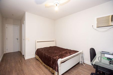 Casa à venda com 5 quartos, 337m² em Serra Grande, Niterói